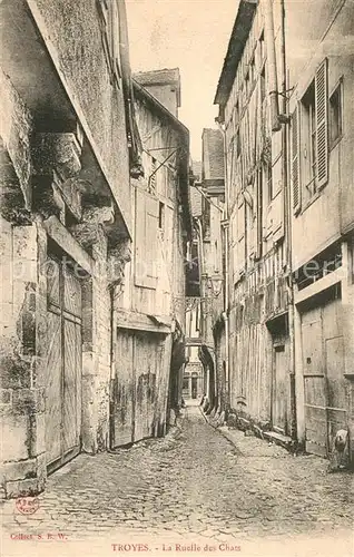 Troyes_Aube La Ruelle des Chats Troyes Aube