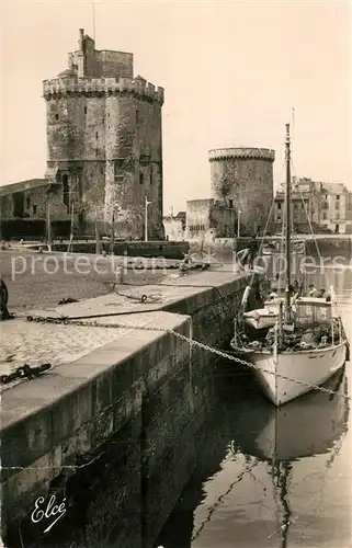 La_Rochelle_Charente Maritime Entree du Port et les Tours Bateau a voiles La_Rochelle