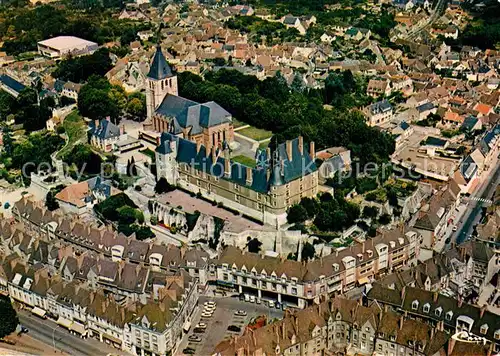 Gien Centre de la ville Eglise vue aerienne Gien