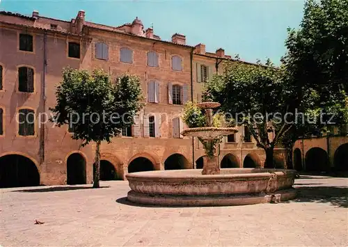 Uzes Place aux herbes Fontaine Uzes