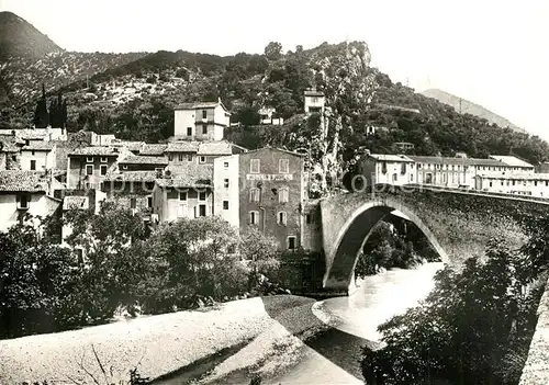 Nyons_Drome Quartier des Roches et le vieux pont Nyons Drome