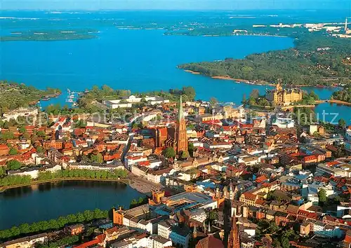 AK / Ansichtskarte Schwerin_Mecklenburg Altstadt mit Pfaffenteich Dom und Schloss Fliegeraufnahme Schwerin_Mecklenburg