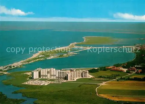 AK / Ansichtskarte Heiligenhafen_Ostseebad Ferienzentrum Fliegeraufnahme Heiligenhafen_Ostseebad