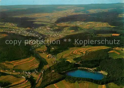 AK / Ansichtskarte Daun_Eifel Fliegeraufnahme mit Gemuendener Maar Daun_Eifel