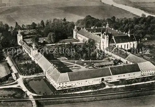 AK / Ansichtskarte Hoexter_Weser Schloss und ehem Reichsabtei Corvey Fliegeraufnahme Hoexter Weser