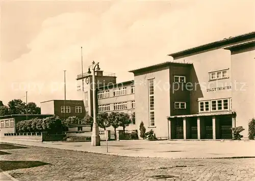 AK / Ansichtskarte Luckenwalde Stadttheater mit Ernst Thaelmann Schule Luckenwalde