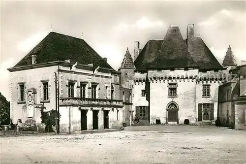 AK / Ansichtskarte Barbezieux Saint Hilaire Place de Verdun Monument aux Morts Chateau Barbezieux Saint Hilaire