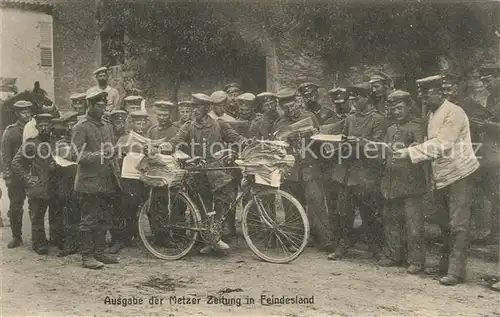 AK / Ansichtskarte Metz_Moselle Ausgabe der Metzer Zeitung in Feindesland Soldaten Metz_Moselle