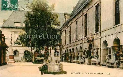 AK / Ansichtskarte Troyes_Aube La Cour du Musee Troyes Aube