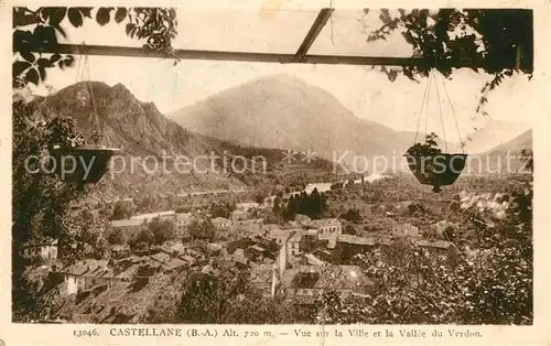 AK / Ansichtskarte Castellane Vue sur la ville et Vallee du Verdon Castellane