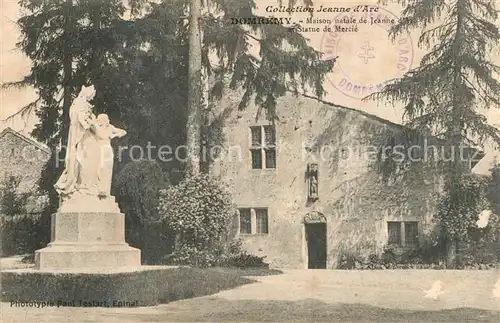 AK / Ansichtskarte Domremy la Pucelle_Vosges Maison natale de Jeanne d Arc Statue de Mercie  Domremy la Pucelle_Vosges