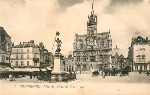 AK / Ansichtskarte Compiegne_Oise Place de l Hotel de Ville Monument Compiegne Oise