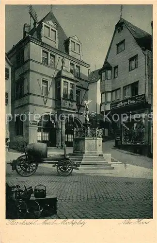 AK / Ansichtskarte Bernkastel Kues Marktplatz Brunnen Altstadt Bernkastel Kues