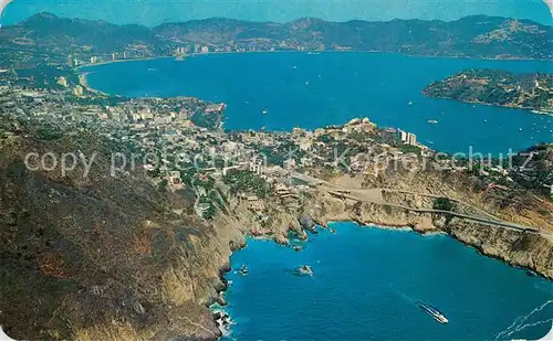 AK / Ansichtskarte Acapulco Fliegeraufnahme Bay with the Quebrada Acapulco