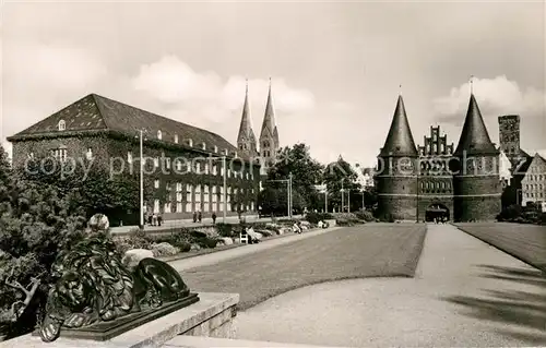 AK / Ansichtskarte Luebeck Holstentor Luebeck