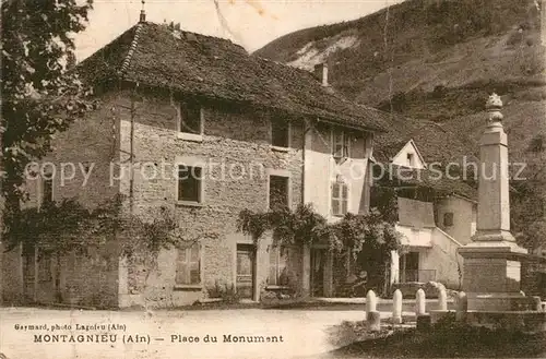 AK / Ansichtskarte Montagnieu_Ain Place du Monument Montagnieu Ain