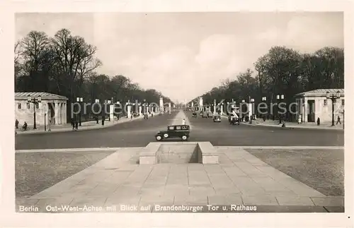 AK / Ansichtskarte Berlin Ost West Achse Brandenburger Tor Rathaus Berlin