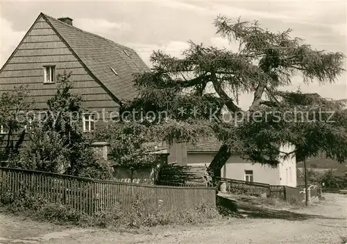 AK / Ansichtskarte Crandorf_Erla Bauernhaeuschen 150jaehrige Laerche Crandorf_Erla