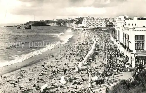 AK / Ansichtskarte Biarritz_Pyrenees_Atlantiques La grande Plage le Casino de la Plage le Phare et lHotel du Palais Biarritz_Pyrenees