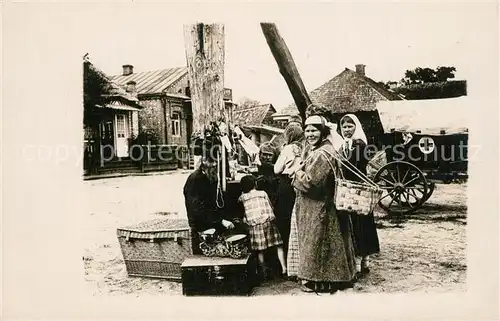 AK / Ansichtskarte Kamien_Koszyrski Feldbahn Regiment Frauen Kinder Sanitaetswagen Kamien Koszyrski