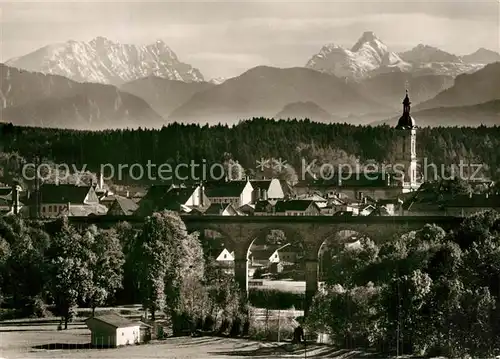 AK / Ansichtskarte Traunstein_Oberbayern Ortsansicht mit Kirche Bruecke Alpen Traunstein_Oberbayern