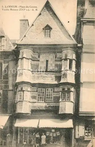 AK / Ansichtskarte Lannion Place du Centre Vieille Maison  Lannion