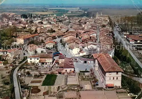 AK / Ansichtskarte Verdun sur Garonne Gendarmerie et la ville vue aerienne Verdun sur Garonne