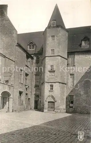 AK / Ansichtskarte Beaugency Cour interieure du Musee Beaugency