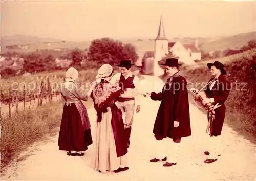 AK / Ansichtskarte Sancerre Traditions du Haut Berry La Bourree croisee du village Costumes Trachten Sancerre