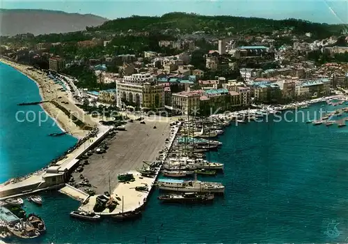 AK / Ansichtskarte Cannes_Alpes Maritimes Port domine par le Suquet vue aerienne Cannes Alpes Maritimes