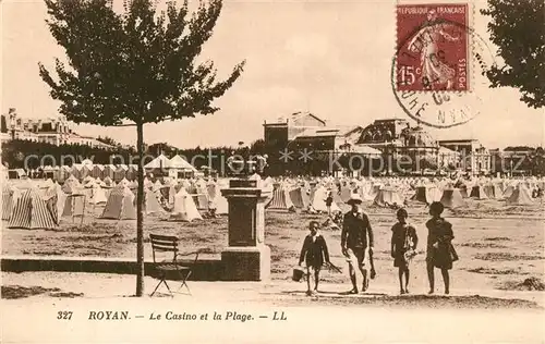 AK / Ansichtskarte Royan_Charente Maritime Le Casino et la Plage Royan Charente Maritime