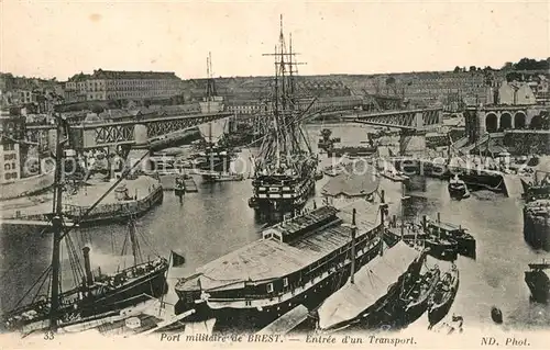 AK / Ansichtskarte Brest_Finistere Port militaire Entree d un transport Bateaux Brest_Finistere