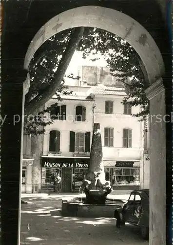 AK / Ansichtskarte Saint Remy de Provence Style de Fontaine Provencale et la Maison de la Presse Saint Remy de Provence