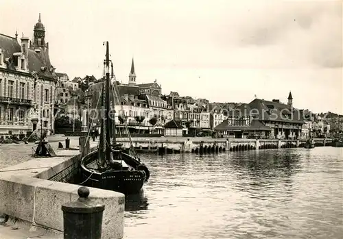 AK / Ansichtskarte Trouville Deauville La Reine des Plages Les Quais et la Poissonnerie Trouville Deauville