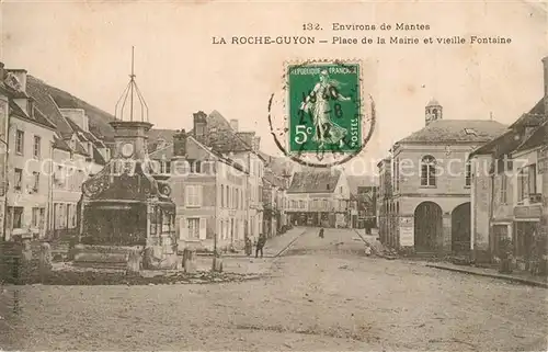 AK / Ansichtskarte La_Roche Guyon Place de la Mairie et vieille Fontaine La_Roche Guyon