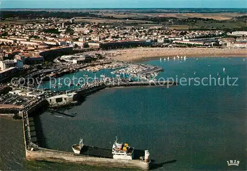 AK / Ansichtskarte Royan_Charente Maritime Le port et la plage vus du ciel Royan Charente Maritime