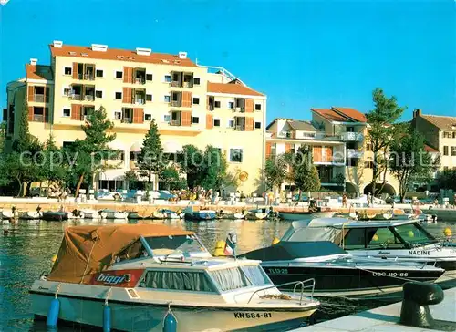 AK / Ansichtskarte Selce_Crikvenica Hotel Jadran Hafen Motorboote Selce Crikvenica