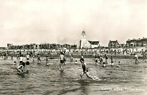 AK / Ansichtskarte Katwijk_aan_Zee Pootje baden Strandleben Katwijk_aan_Zee