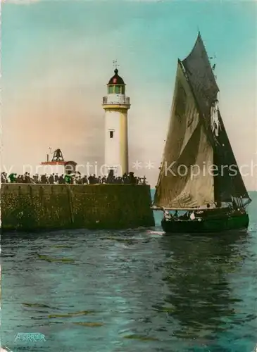 AK / Ansichtskarte Le_Treport Barque passant devant le Phare Le_Treport