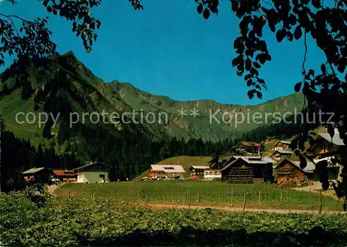 AK / Ansichtskarte Baad_Mittelberg_Kleinwalsertal Panorama mit Guentlispitze und Hochstarzel Baad_Mittelberg