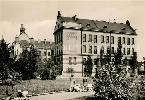 AK / Ansichtskarte Kladno Jedenactileta str skola Kladno