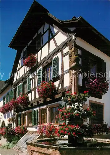 AK / Ansichtskarte Saint Hippolyte_Haut Rhin Brunnen Altes Fachwerkhaus Blumenschmuck Saint Hippolyte Haut Rhin