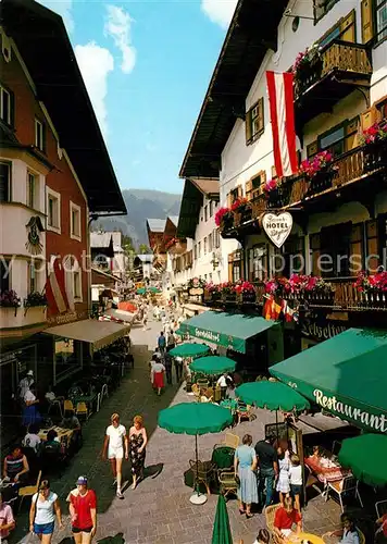 AK / Ansichtskarte Zell_See Fussgaengerzone Dreifaltigkeitsgasse mit Schmittenhoehe Hohe Tauern Zell_See