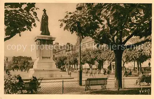 AK / Ansichtskarte Clermont_Ferrand_Puy_de_Dome Place de Jaude et Statue de Desaix Clermont_Ferrand