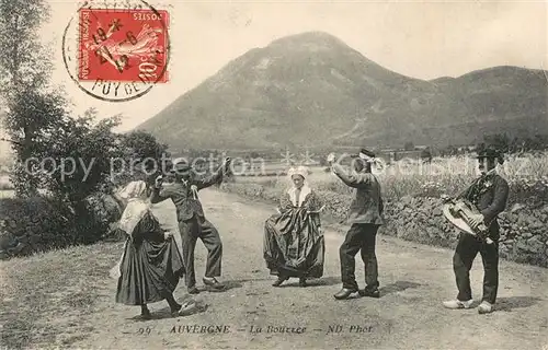 AK / Ansichtskarte Auvergne_Region La Bourree Auvergne Region