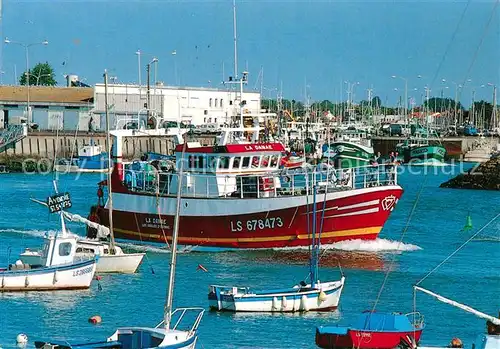 AK / Ansichtskarte Saint Gilles Croix de Vie_Vendee Depart dun chalutier Saint Gilles Croix de Vie