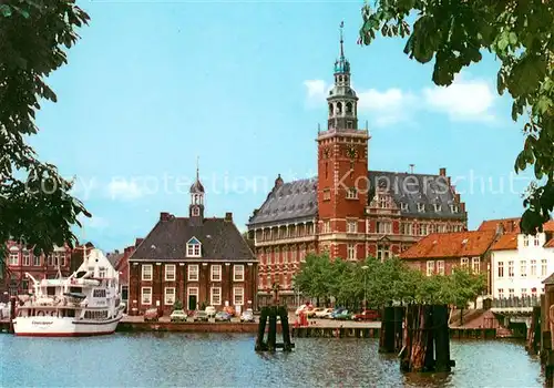 AK / Ansichtskarte Leer_Ostfriesland Hafen mit Rathaus Leer_Ostfriesland