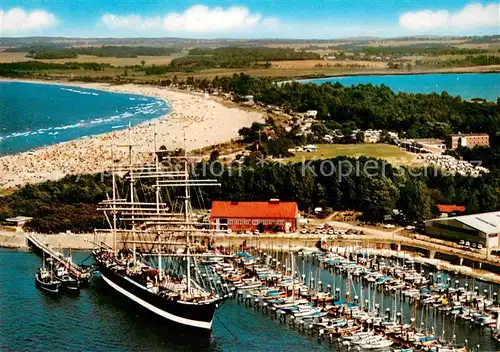 AK / Ansichtskarte Travemuende_Ostseebad Hafen Strand Fliegeraufnahme Travemuende_Ostseebad