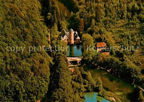 AK / Ansichtskarte Mespelbrunn Schloss Turm Schlossgebaeude Fliegeraufnahme Mespelbrunn