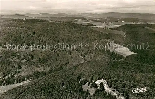 AK / Ansichtskarte Winterberg_Hochsauerland Blick zum Bobhaus Astenturm Altastenberg Fliegeraufnahme Winterberg_Hochsauerland